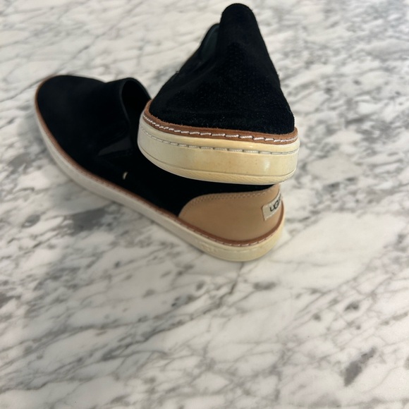 UGG Black and Tan Slip-On Loafers - Picture 3 of 5
